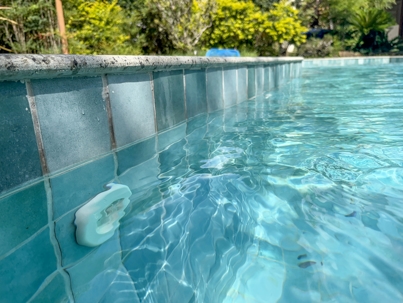 Swimming pool wall